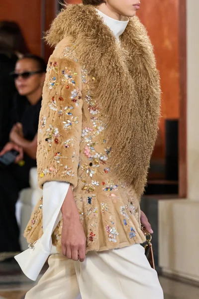 Look 57